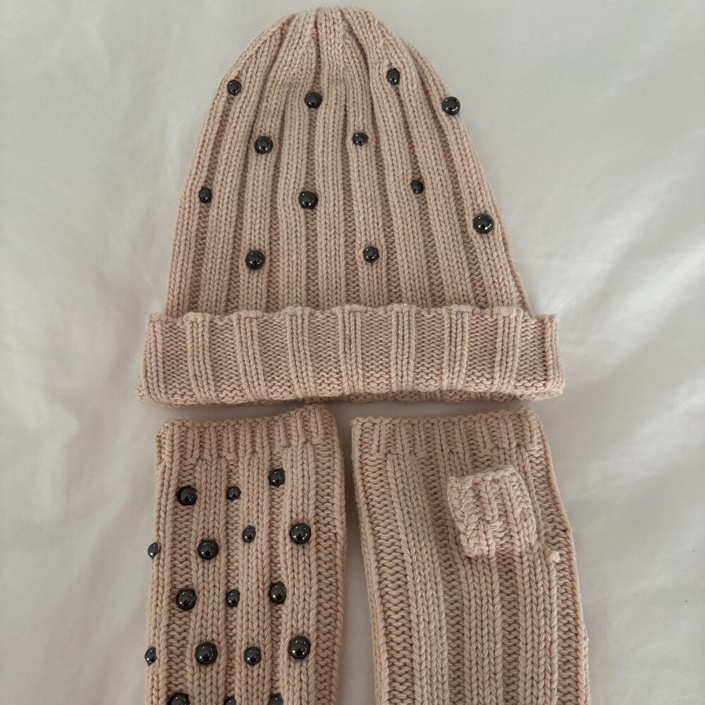 Stylish beanie and mittens